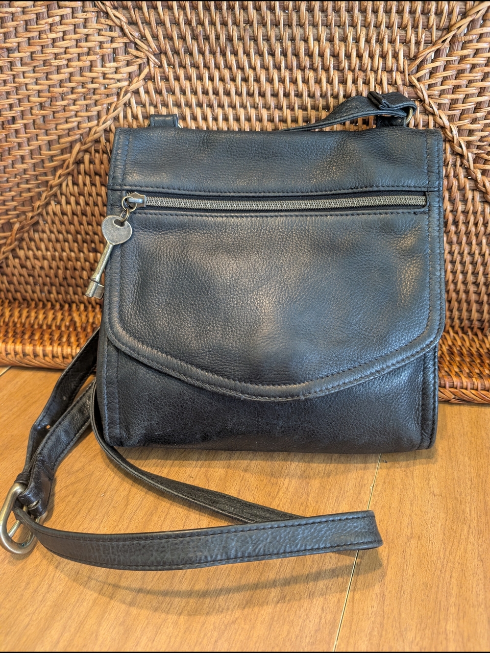 Fossil Black Leather Crossbody Bag with Embossed Logo Panel